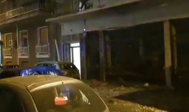 Καλλιθέα: Έκρηξη βόμβας σε κάβα ποτών - Μεγάλες υλικές ζημιές - Δείτε το βίντεο