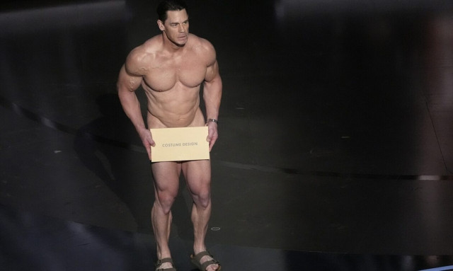 Όσκαρ 2024: Η γυμνή αλήθεια του Τζον Σίνα - Δείτε τι πραγματικά φορούσε