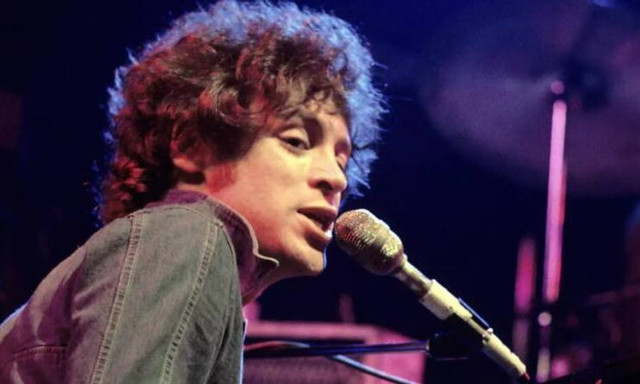 Έρικ Κάρμεν: Πέθανε σε ηλικία 74 ετών ο τραγουδιστής του «All by Myself»