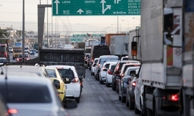 Κίνηση στους δρόμους: Στο «κόκκινο» Κηφισός και Λεωφόρος Αθηνών