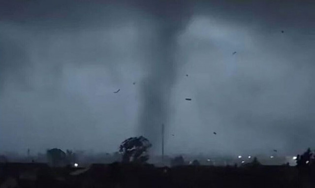 Καιρός: Ανεμοστρόβιλος χτύπησε το Μεσολόγγι