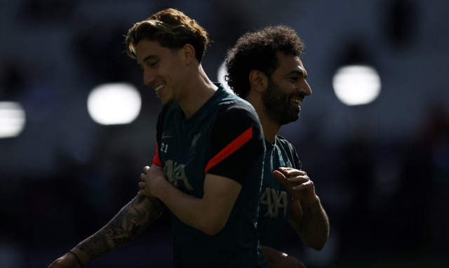 Τσιμίκας: Ασύλληπτο «γλέντι» στον Σαλάχ και αποθέωση από τους συμπαίκτες του στη Λίβερπουλ (video)