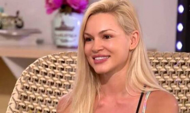 Βίκυ Κάβουρα: Ποζάρει στον 7ο μήνα της εγκυμοσύνης της και δείχνει τις αλλαγές στο σώμα της