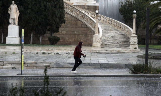 Καιρός: Αλλαγή σκηνικού με καταιγίδες, ανέμους, αφρικανική σκόνη – Πού θα είναι έντονα τα φαινόμενα
