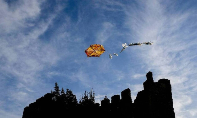 Καθαρά Δευτέρα: Πώς θα εξελιχθεί ο καιρός το τριήμερο - Τι λένε οι μετεωρολόγοι