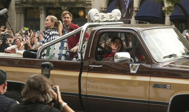 Εικόνες από την πρεμιέρα της ταινίας «The Fall Guy» - Στην καρότσα ημιφορτηγού πήγαν οι ηθοποιοί