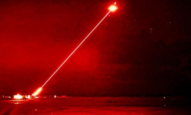 DragonFire: Το υπερόπλο λέιζερ της Αγγλίας - Χτυπάει νόμισμα από ένα χιλιόμετρο μακριά (βίντεο)