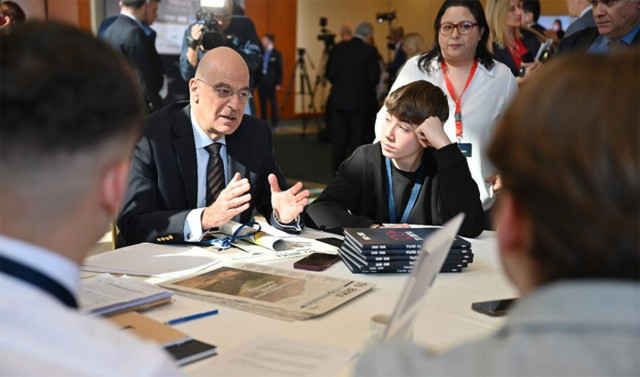 Νίκος Δένδιας: Έδωσε συνέντευξη σε σχολική εφημερίδα μαθητών στην Ορεστιάδα