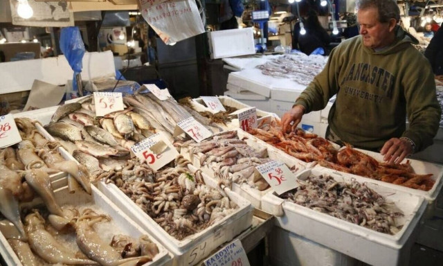 Θαλασσινά: Μειωμένες κατά 1-2 ευρώ οι τιμές σύμφωνα με τον πρόεδρο της Ιχθυαγοράς