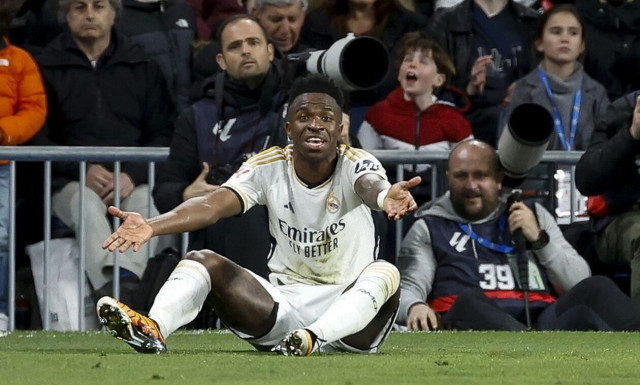 Βινίσιους προς την UEFA για τα ρατσιστικά συνθήματα: «Ελπίζω να έχετε σκεφτεί την τιμωρία τους»