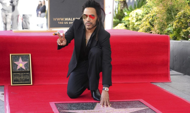 Ο Λένι Κράβιτζ απέκτησε αστέρι στη Λεωφόρο της Δόξας στο Χόλιγουντ