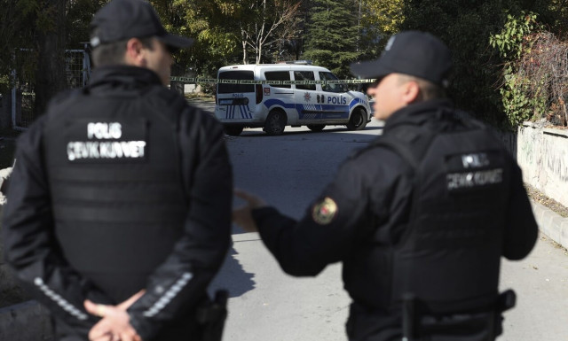 Διπλό φονικό στην Τουρκία - Σκότωσε με πολλαπλές μαχαιριές την σύζυγο και την κόρη του