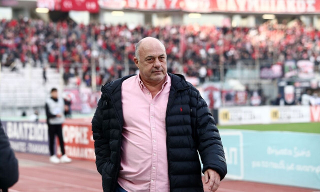 Έξαλλοι στο Βόλο με τους ορισμούς διαιτητών – Μπέος: «Είστε ένα σίχαμα, όλες οι χούντες πέφτουν»