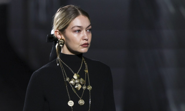 Τζίτζι Χαντίντ - Μπράντλεϊ Κούπερ: Αντάλλαξαν «καυτά» φιλιά κατά τη διάρκεια δείπνου