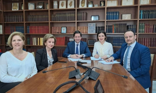 Υπουργείο Υγείας - ΕΚΠΑ: Προγραμματική συμφωνία για το «Εθνικό Σχέδιο Δράσης για τον HIV»