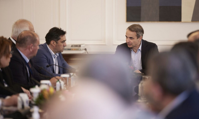 Μητσοτάκης στη συνάντηση με αγρότες: «Δρομολογήθηκε η νομοθετική ρύθμιση για χαμηλό ηλεκτρικό ρεύμα»