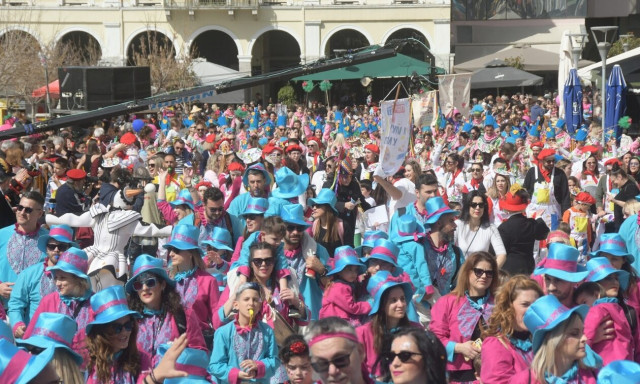 Πάτρα: Σε καρναβαλικούς ρυθμούς χορεύει η Αχαϊκή πρωτεύουσα 