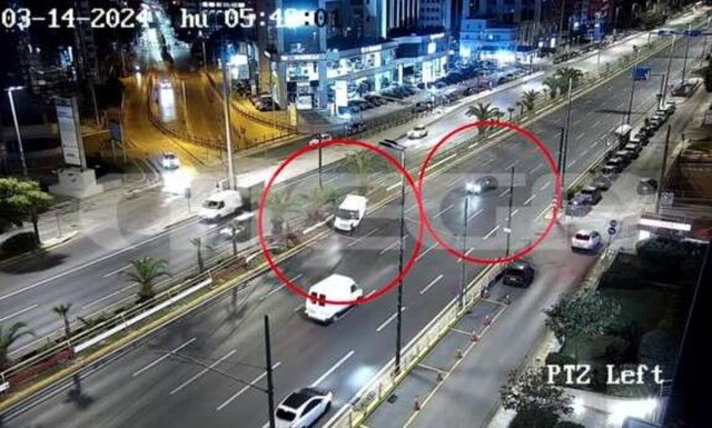 Τροχαίο στη Συγγρού: ΙΧ εμβόλισε φορτηγάκι που κατέληξε σε διαχωριστική νησίδα-Καρέ καρέ η σύγκρουση