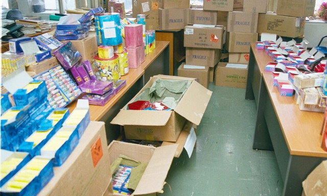 Θεσσαλονίκη: Βρέθηκαν πάνω από 8.000 πυροτεχνήματα σε κατάστημα οικιακών ειδών