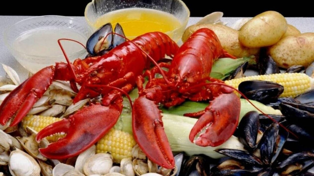 «Αλμυρό» το σαρακοστιανό τραπέζι: Στα ύψη η λαγάνα και ο ταραμάς