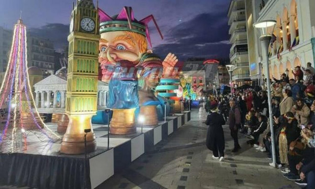 Πατρινό Καρναβάλι: Βόλτα με «Στρατηγούς» και… σοκολατορίχτες – Βίντεο από την ποδαράτη παρέλαση