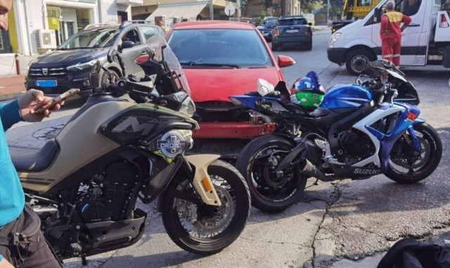 Σοβαρό τροχαίο στο Χαϊδάρι: Στο νοσοκομείο δύο άτομα μετά από σύγκρουση ΙΧ με μηχανή