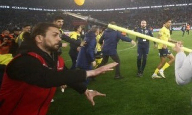 Τουρκία: Παρέμβαση της κυβέρνησης για τα σοβαρά επεισόδια - Με μαχαίρια και ρόπαλα η εισβολή οπαδών