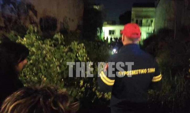 Ατύχημα στο καρναβάλι της Πάτρας: Νεαρός έπεσε σε λάκκο, επενέβη η Πυροσβεστική (vid)