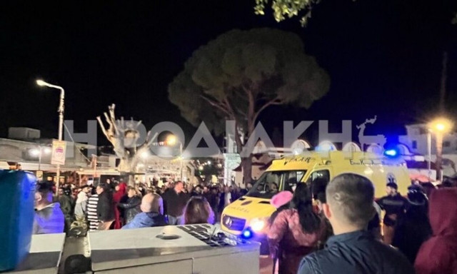 Ρόδος: Η στιγμή της σύλληψης του 17χρονου που αιματοκύλισε το καρναβάλι - Μαχαίρωσε δυο άτομα