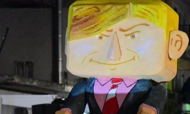 Κεφαλονιά: Έκαναν άρμα τον Φαραντούρη του ΣΥΡΙΖΑ στο Ληξουριώτικο καρναβάλι