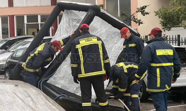 Μπουρνάζι: Αποκλεισμένη η περιοχή για το ύποπτο υγρό - Μεγάλη επιχείρηση της Πυροσβεστικής (pics)