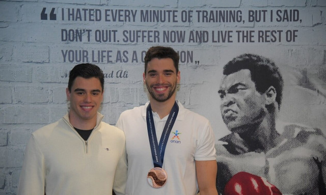 Ο «παγκόσμιος» Απόστολος Χρήστου αποκλειστικά στον ΟΠΑΠ μαζί με τον αδερφό του