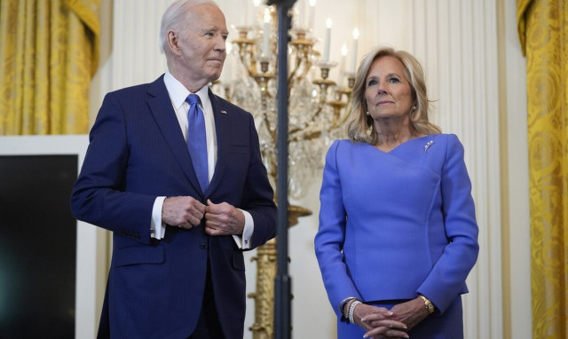 Tζο Μπάιντεν: Τα αθλητικά παπούτσια του Αμερικανού προέδρου που «έβαλαν φωτιά» στα σενάρια