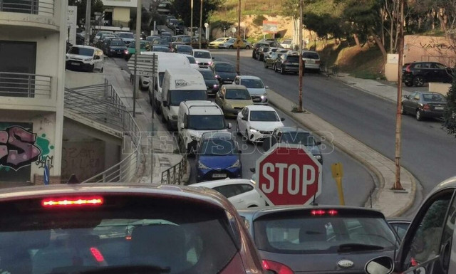 Κίνηση τώρα: Μεγάλες καθυστερήσεις σε Κηφισό, Κηφισίας και Αττική Οδό – Πού εντοπίζονται προβλήματα
