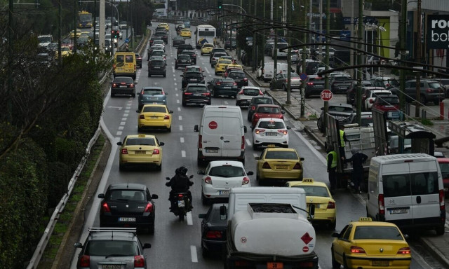Κίνηση στους δρόμους: «Φρακαρισμένη» η Αθηνών-Λαμίας – 20λεπτες καθυστερήσεις στην Αττική Οδό
