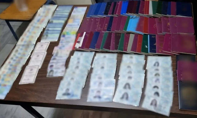 Άγιος Παντελεήμονας: Συνελήφθησαν δύο αλλοδαποί που διακινούσαν πλαστά ταξιδιωτικά έγγραφα