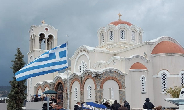 Άγιος Νικόλαος: Θρήνος και οδύνη στην κηδεία του 33χρονου που σκοτώθηκε από φωτοβολίδα