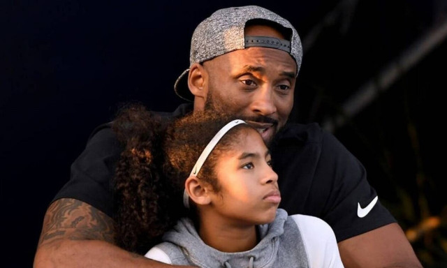 Απίστευτο ντόμινο - φόρος τιμής στον Κόμπι Μπράιαντ και την κόρη του