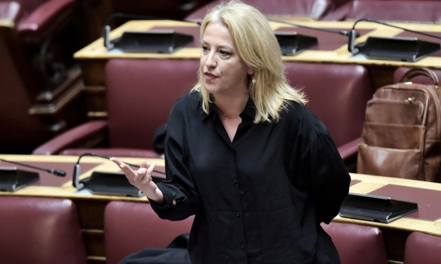 Άγρια κόντρα Βελόπουλου - Δούρου στη Βουλή