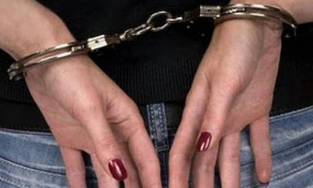 Χειροπέδες σε 43χρονη που έκλεβε από νοσηλευόμενους σε νοσοκομείο του Πειραιά