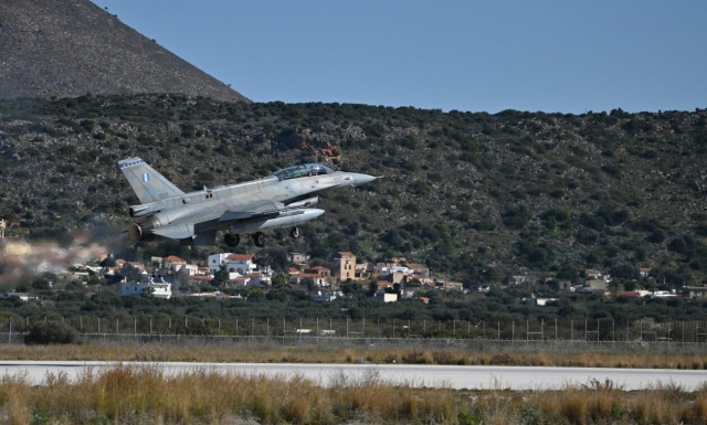 Πτώση F-16 στην Ψαθούρα: Το κινητό του πιλότου, τι συνέβη στο αεροσκάφος και πώς έγινε η εκτίναξη