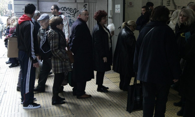 ΕΦΚΑ: Ξεκινούν οι πληρωμές των συντάξεων Απριλίου - Ποιοι πάνε ταμείο αυτή τη βδομάδα