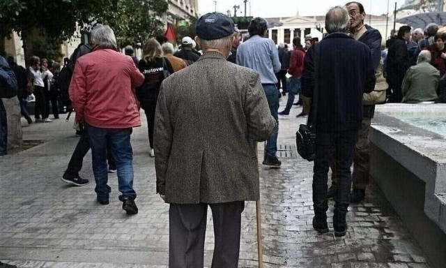 Ανατροπή με τις συντάξεις Απριλίου: Πότε ξεκινά η καταβολή τους