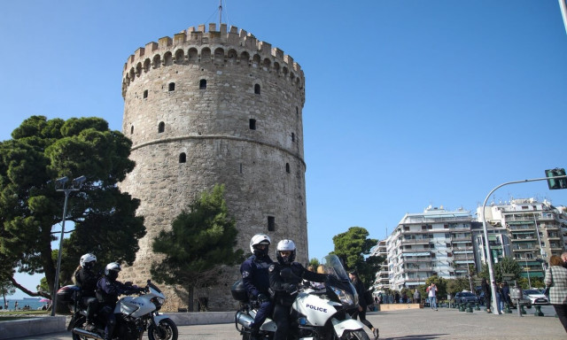 Θεσσαλονίκη: Παιδιά έκαναν μόνα τους βόλτες στο κέντρο της πόλης ενώ ο πατέρας κοιμόταν σε ΙΧ