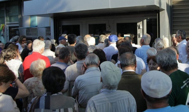 Συντάξεις Απριλίου 2024: Τι ώρα θα εμφανιστούν τα λεφτά σήμερα στους λογαριασμούς