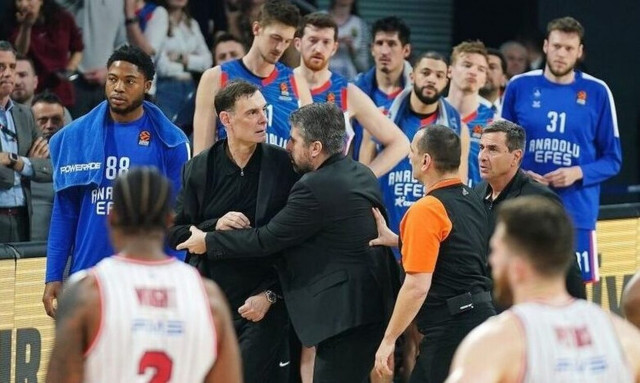 Euroleague: Πρόστιμο 2.000 ευρώ στον Γιώργο Μπαρτζώκα