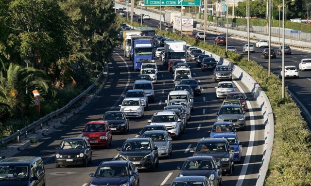 Κίνηση στους δρόμους: Στο «κόκκινο» Κηφισός, Αττκή οδός και κέντρο Αθηνών