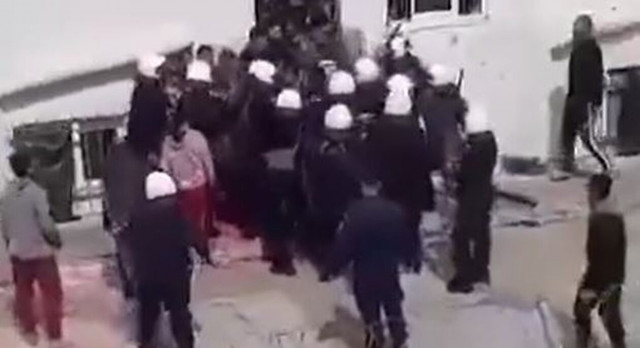 Επεισόδια στο ΚΥΤ Κορίνθου με μετανάστες - Επενέβησαν τα ΜΑΤ (vid)