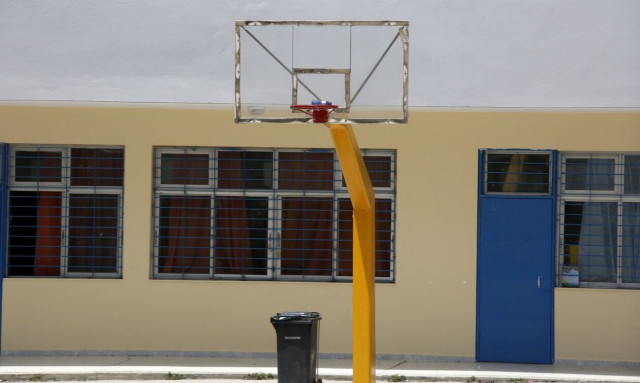 Άνοιξη: Πέθανε αιφνιδίως διευθύντρια σχολείου - Είχε προηγηθεί συμπλοκή μαθητών