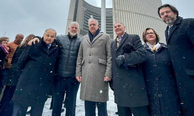 Καναδάς: Παρουσία Θεοδωρικάκου πραγματοποιήθηκε η έπαρση της ελληνικής σημαίας στο Τορόντο